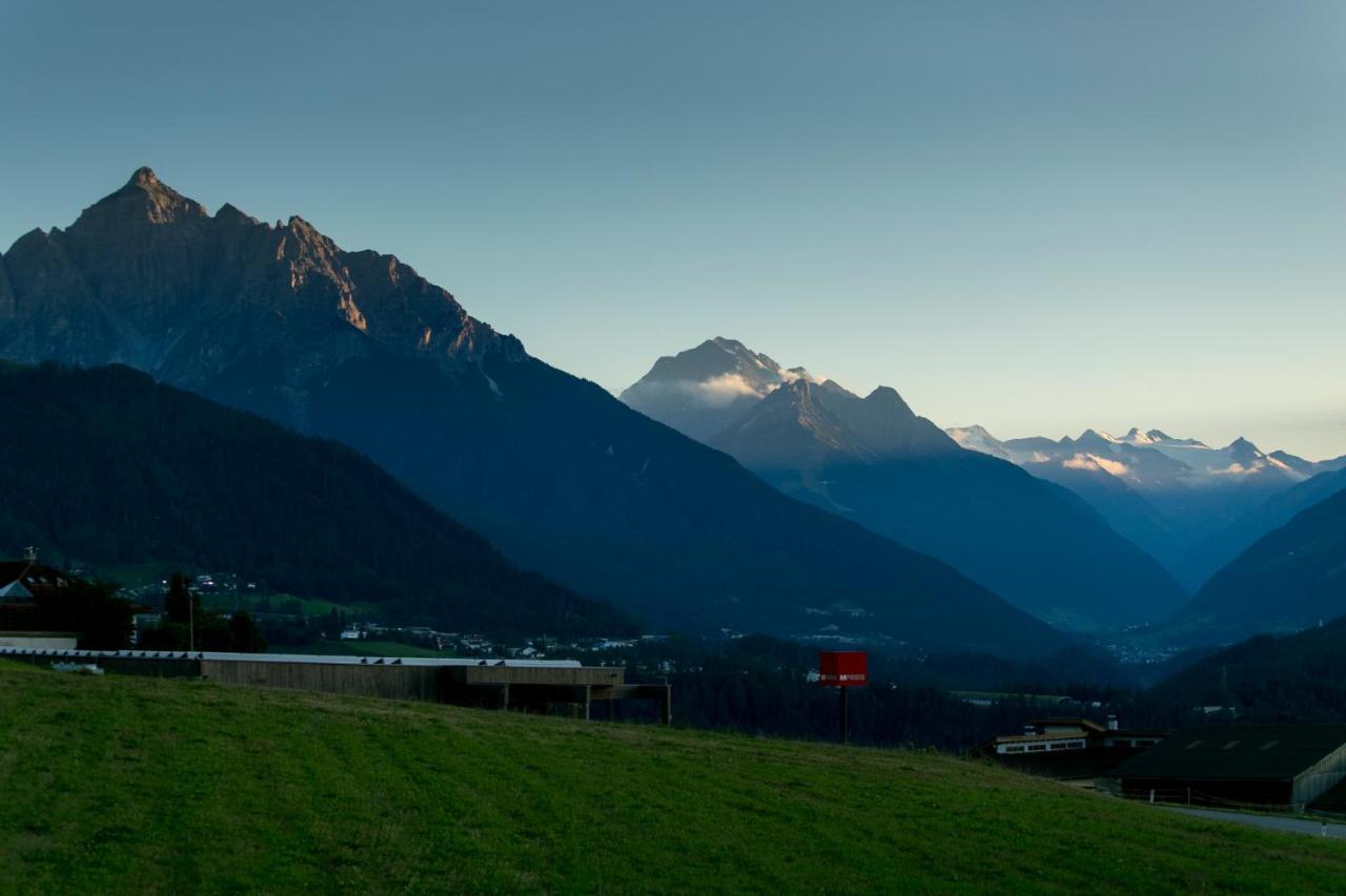 Apartment Wiesenhof - Natur & Weitblick Ueber Innsbruck - Ladestation Fuer Elektroautos Exterior foto